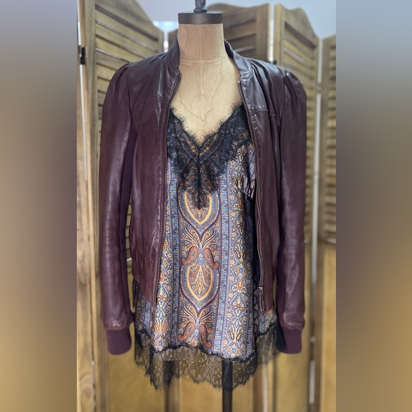 Hinge Leather Bomber Jacket in Bordeaux. - Picture 9 of 9